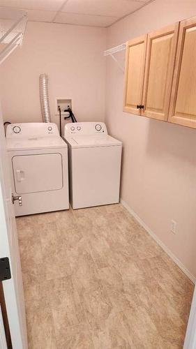 324-2020 32 Street South, Lethbridge, AB - Indoor Photo Showing Laundry Room