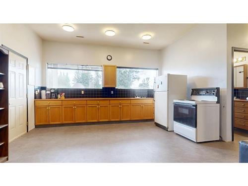 401 1 Avenue South, Coutts, AB - Indoor Photo Showing Laundry Room