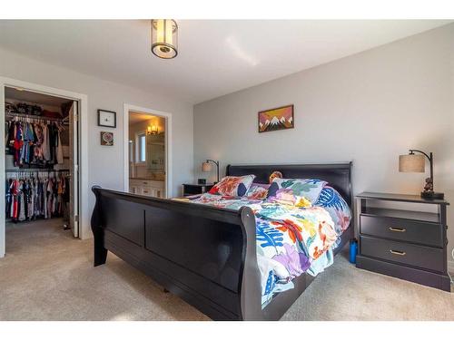 40 Northlander Way West, Lethbridge, AB - Indoor Photo Showing Bedroom