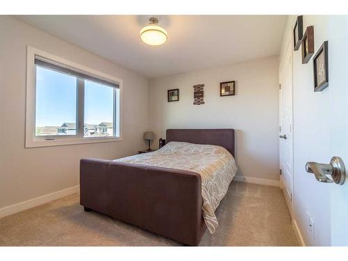 40 Northlander Way West, Lethbridge, AB - Indoor Photo Showing Bedroom