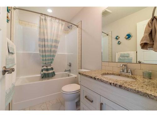 40 Northlander Way West, Lethbridge, AB - Indoor Photo Showing Bathroom