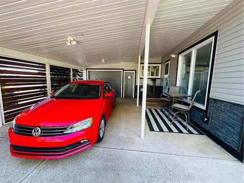 2522 15 Avenue South, Lethbridge, AB -  Photo Showing Garage