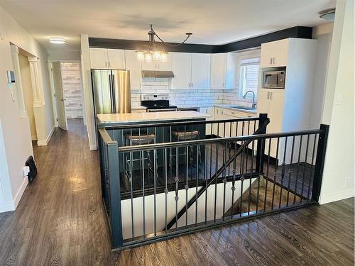 2522 15 Avenue South, Lethbridge, AB - Indoor Photo Showing Kitchen