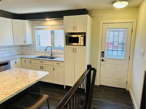 2522 15 Avenue South, Lethbridge, AB - Indoor Photo Showing Kitchen With Double Sink