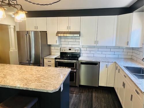 2522 15 Avenue South, Lethbridge, AB - Indoor Photo Showing Kitchen With Upgraded Kitchen