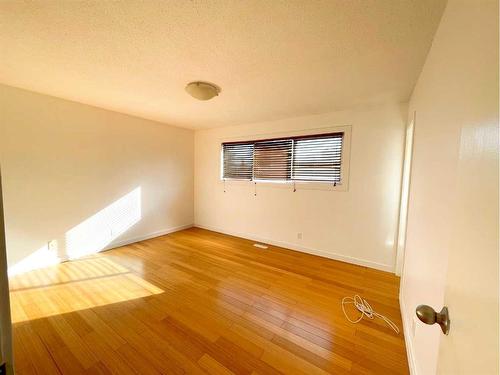 10 Sheridan Road West, Lethbridge, AB - Indoor Photo Showing Other Room