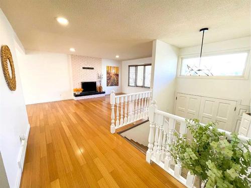 10 Sheridan Road West, Lethbridge, AB - Indoor Photo Showing Other Room With Fireplace