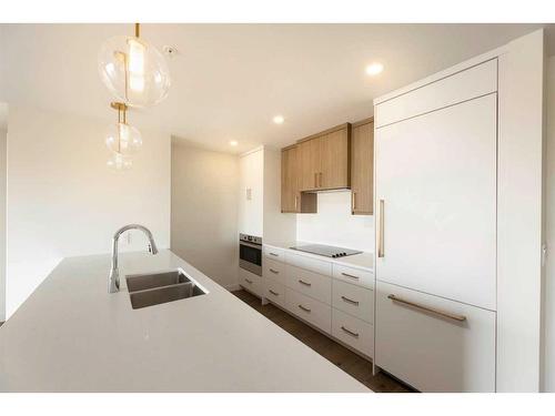 333-102 Scenic Drive North, Lethbridge, AB - Indoor Photo Showing Kitchen With Double Sink