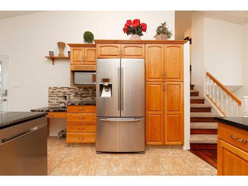 224 Heritage Boulevard West, Lethbridge, AB - Indoor Photo Showing Kitchen