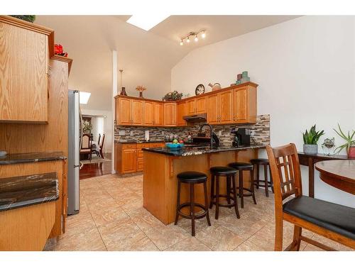 224 Heritage Boulevard West, Lethbridge, AB - Indoor Photo Showing Kitchen