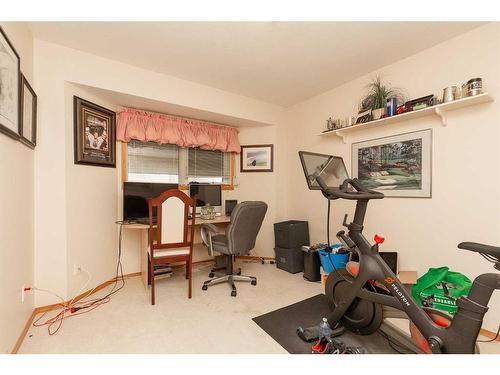 224 Heritage Boulevard West, Lethbridge, AB - Indoor Photo Showing Gym Room