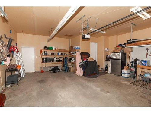 224 Heritage Boulevard West, Lethbridge, AB - Indoor Photo Showing Garage