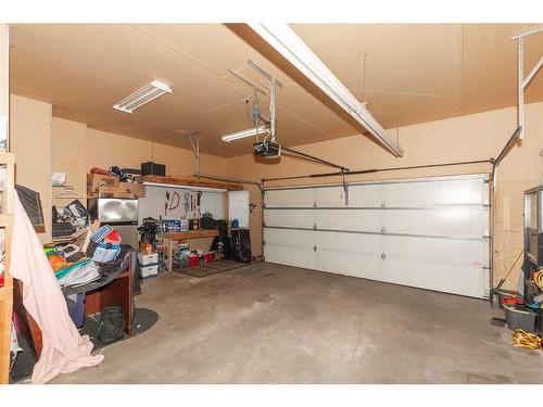 224 Heritage Boulevard West, Lethbridge, AB - Indoor Photo Showing Garage