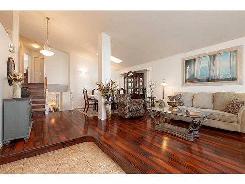 224 Heritage Boulevard West, Lethbridge, AB - Indoor Photo Showing Living Room