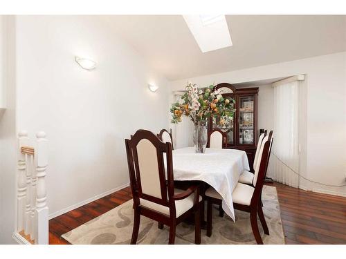 224 Heritage Boulevard West, Lethbridge, AB - Indoor Photo Showing Dining Room