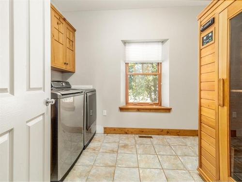 570 27 Street, Fort Macleod, AB - Indoor Photo Showing Laundry Room