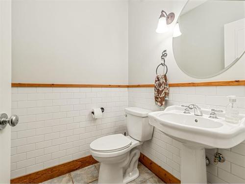 570 27 Street, Fort Macleod, AB - Indoor Photo Showing Bathroom