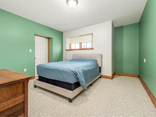 570 27 Street, Fort Macleod, AB - Indoor Photo Showing Bedroom