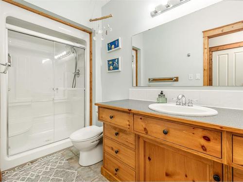 570 27 Street, Fort Macleod, AB - Indoor Photo Showing Bathroom