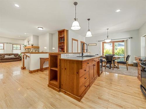 570 27 Street, Fort Macleod, AB - Indoor Photo Showing Kitchen