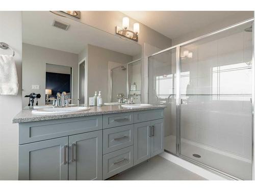 94 Blackwolf Bay North, Lethbridge, AB - Indoor Photo Showing Bathroom