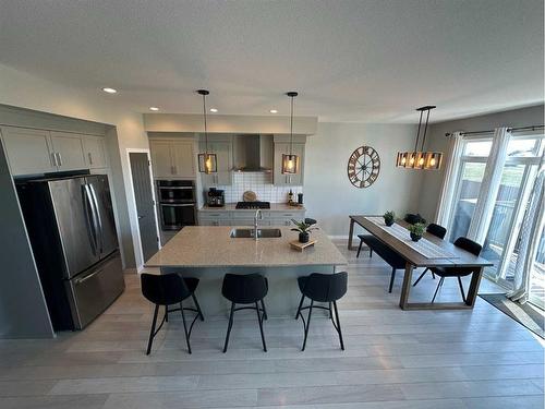 94 Blackwolf Bay North, Lethbridge, AB - Indoor Photo Showing Kitchen