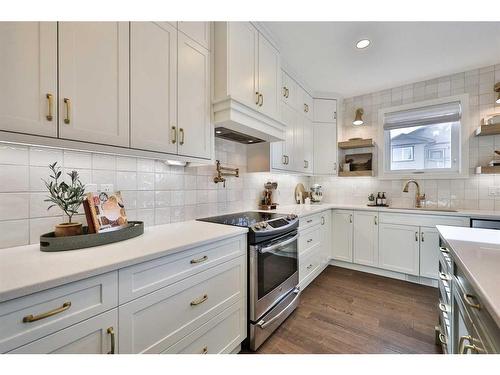 161 Sixmile Bend South, Lethbridge, AB - Indoor Photo Showing Kitchen With Upgraded Kitchen