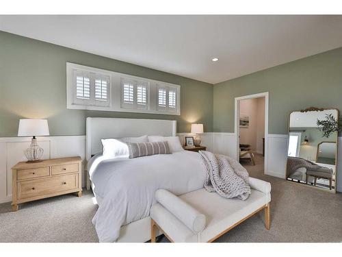 161 Sixmile Bend South, Lethbridge, AB - Indoor Photo Showing Bedroom