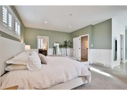 161 Sixmile Bend South, Lethbridge, AB - Indoor Photo Showing Bedroom