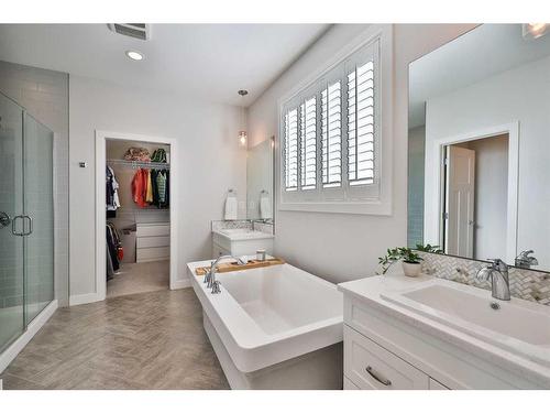 161 Sixmile Bend South, Lethbridge, AB - Indoor Photo Showing Bathroom