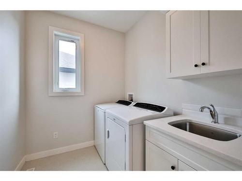 161 Sixmile Bend South, Lethbridge, AB - Indoor Photo Showing Laundry Room