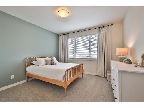 161 Sixmile Bend South, Lethbridge, AB - Indoor Photo Showing Bedroom