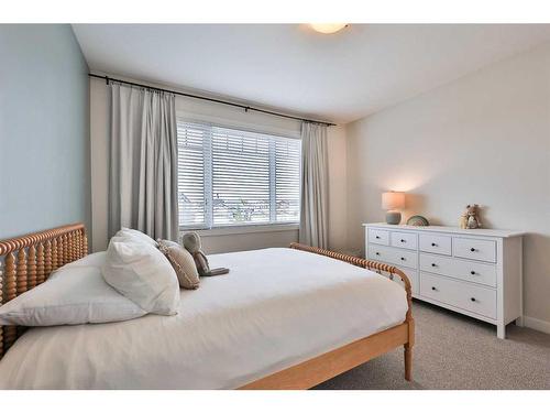 161 Sixmile Bend South, Lethbridge, AB - Indoor Photo Showing Bedroom