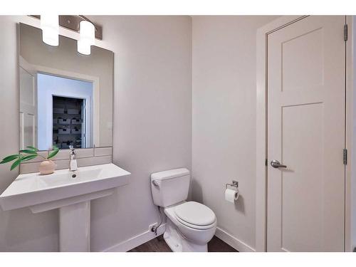 161 Sixmile Bend South, Lethbridge, AB - Indoor Photo Showing Bathroom