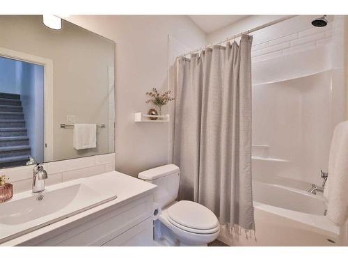 161 Sixmile Bend South, Lethbridge, AB - Indoor Photo Showing Bathroom