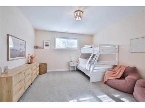 161 Sixmile Bend South, Lethbridge, AB - Indoor Photo Showing Bedroom