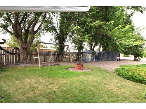 740 Crescent Avenue North, Picture Butte, AB - Outdoor With Backyard