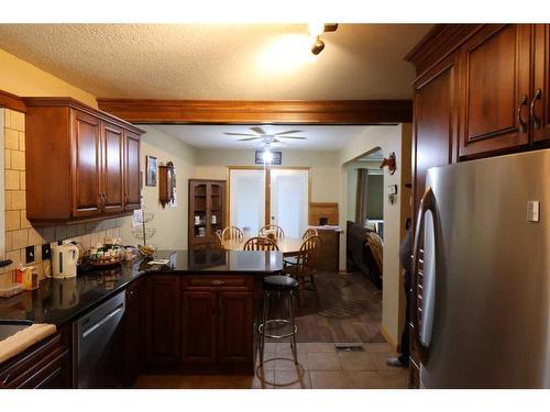 740 Crescent Avenue North, Picture Butte, AB - Indoor Photo Showing Kitchen