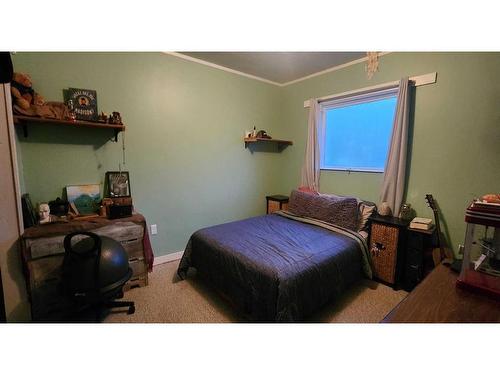 7010 17 Avenue, Coleman, AB - Indoor Photo Showing Bedroom