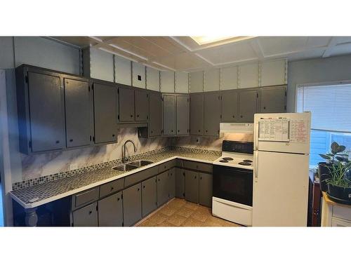 7010 17 Avenue, Coleman, AB - Indoor Photo Showing Kitchen With Double Sink