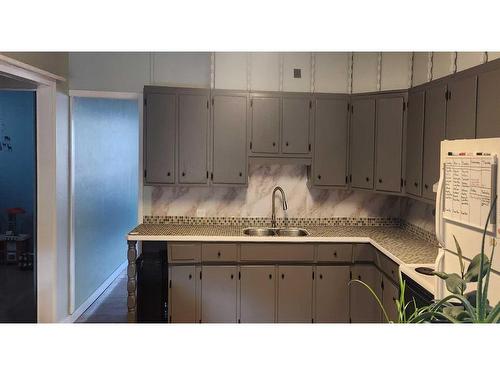 7010 17 Avenue, Coleman, AB - Indoor Photo Showing Kitchen With Double Sink