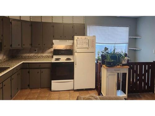 7010 17 Avenue, Coleman, AB - Indoor Photo Showing Kitchen