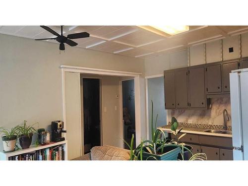 7010 17 Avenue, Coleman, AB - Indoor Photo Showing Kitchen With Double Sink