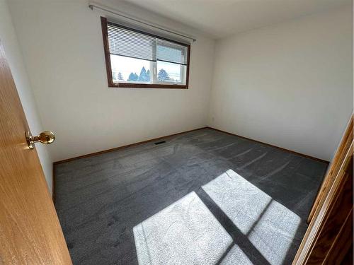 4810 58 Avenue, Taber, AB - Indoor Photo Showing Other Room