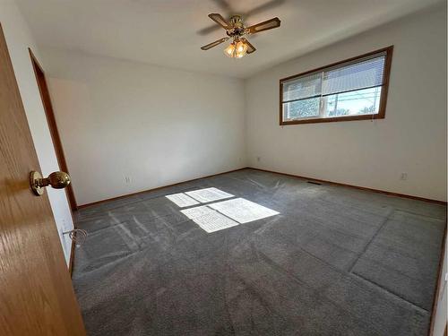 4810 58 Avenue, Taber, AB - Indoor Photo Showing Other Room