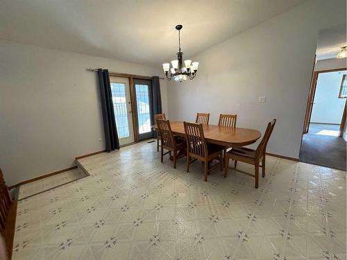 4810 58 Avenue, Taber, AB - Indoor Photo Showing Dining Room