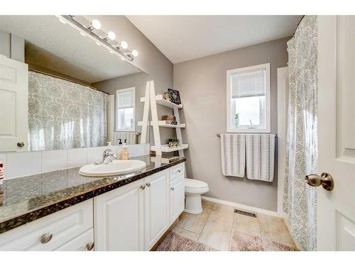 86 Assiniboia Way West, Lethbridge, AB - Indoor Photo Showing Bathroom