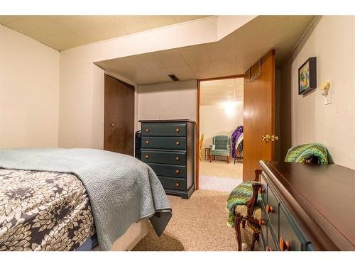 2914 13 Avenue South, Lethbridge, AB - Indoor Photo Showing Bedroom