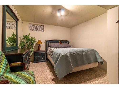 2914 13 Avenue South, Lethbridge, AB - Indoor Photo Showing Bedroom