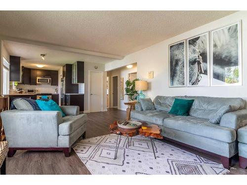 2914 13 Avenue South, Lethbridge, AB - Indoor Photo Showing Living Room